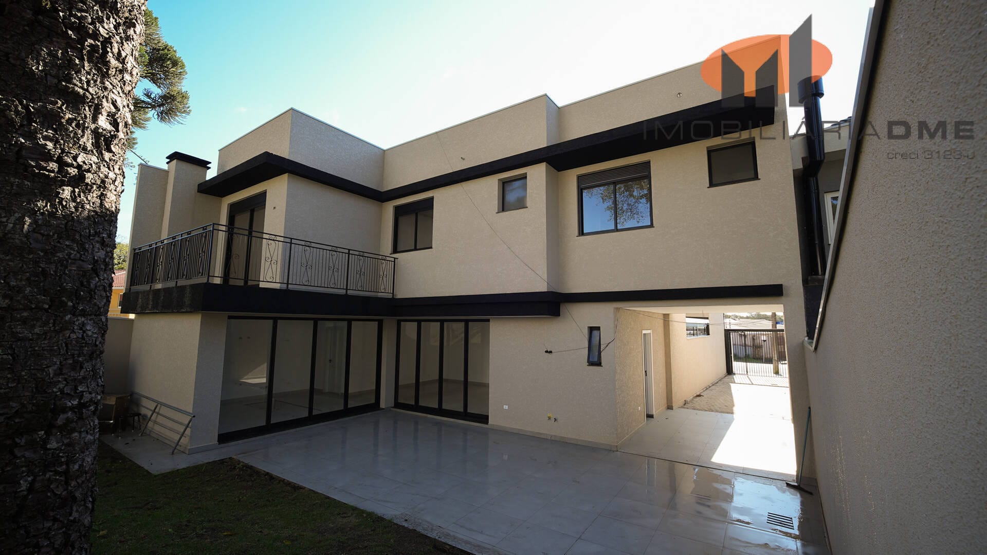 Sobrado em Santa Felicidade, Curitiba – 3 Suítes e 6 Vagas - Portal Venda Imóvel Brasil
