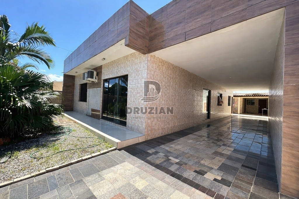 Casa com Edícula no Currais 300m do mar - Portal Venda Imóvel Brasil