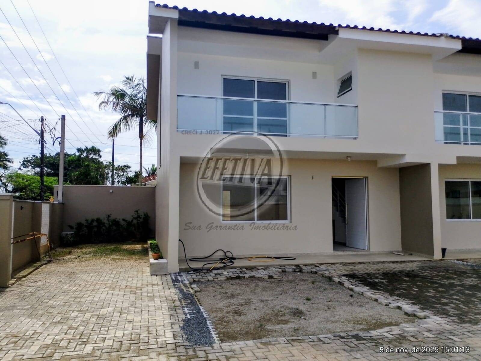 Sobrado em Guaratuba – 128m², 3 quartos e 2 vagas no Centro